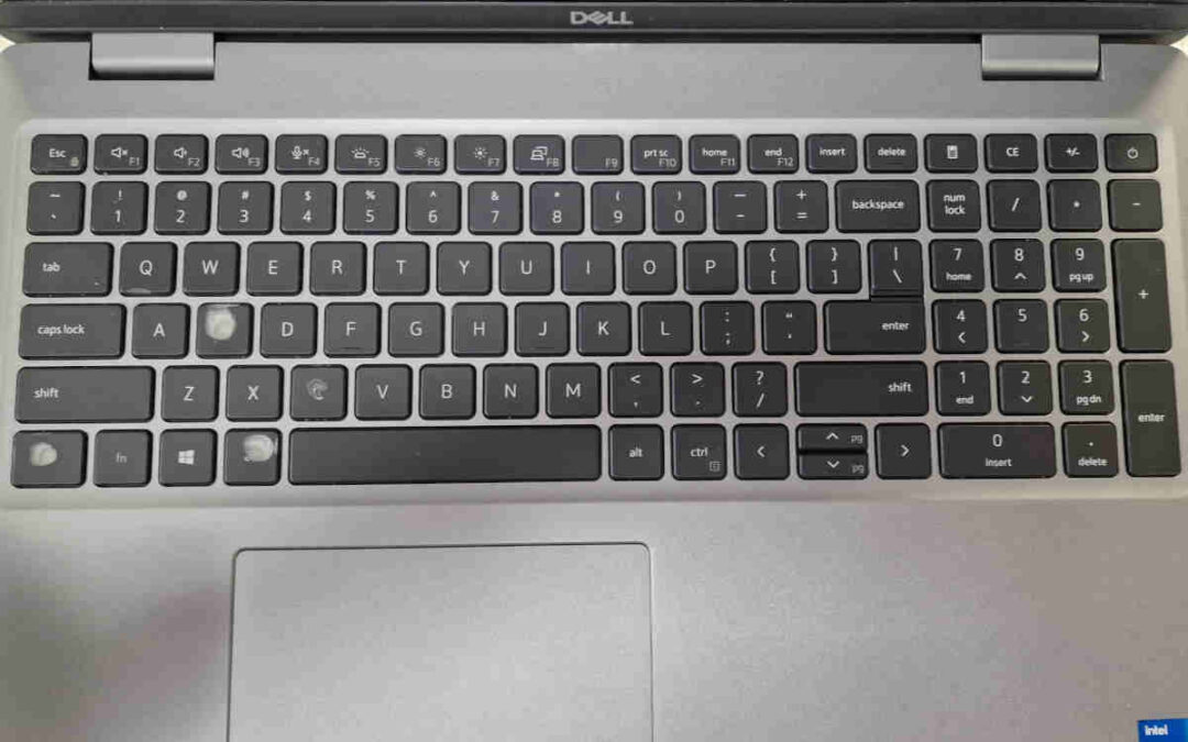 Usterki klawiatury w laptopie – dlaczego nie działają klawisze poprawnie